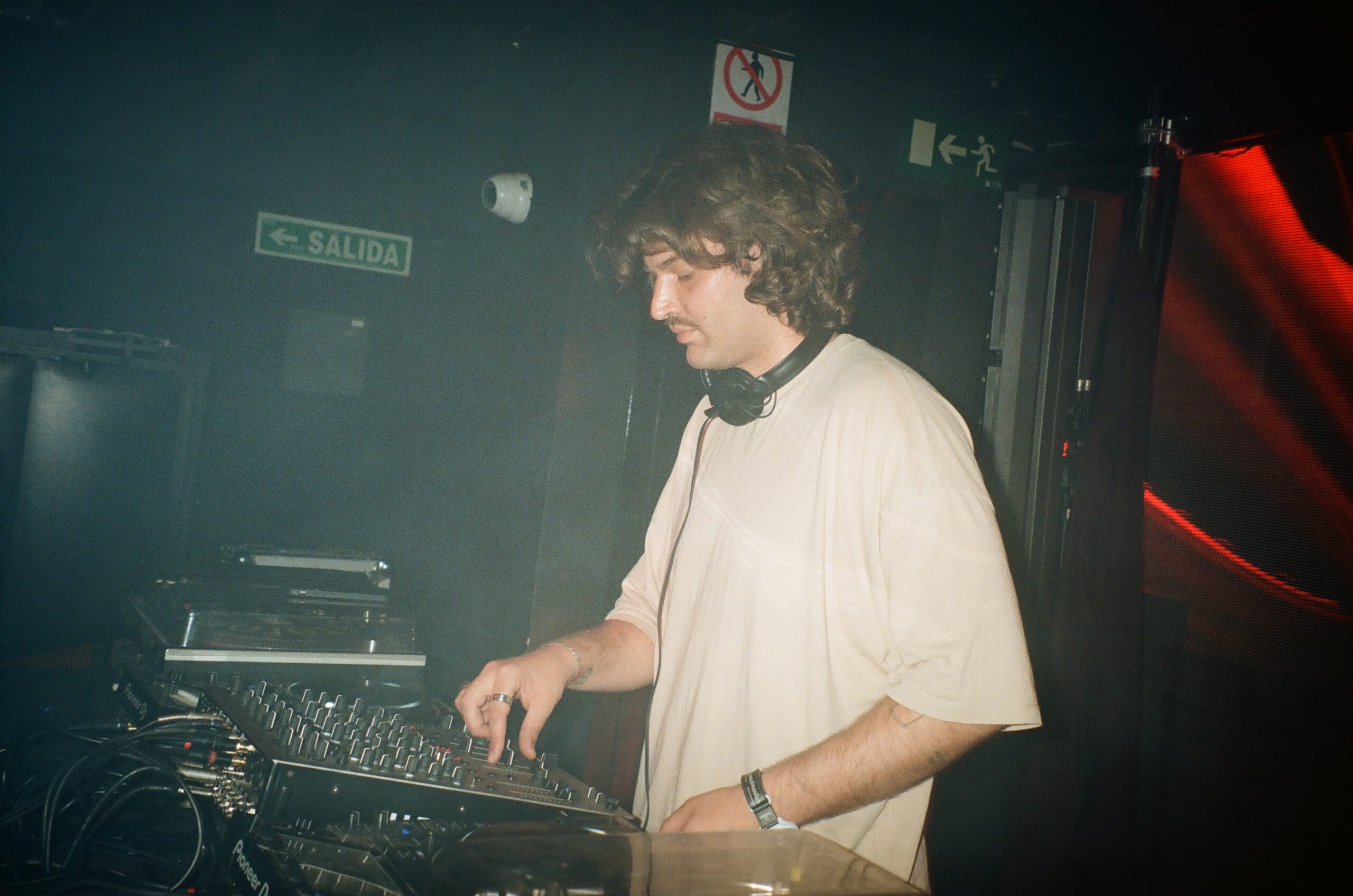 techno tecno djs madrid listas musica electronica club fomo gratis descuentos